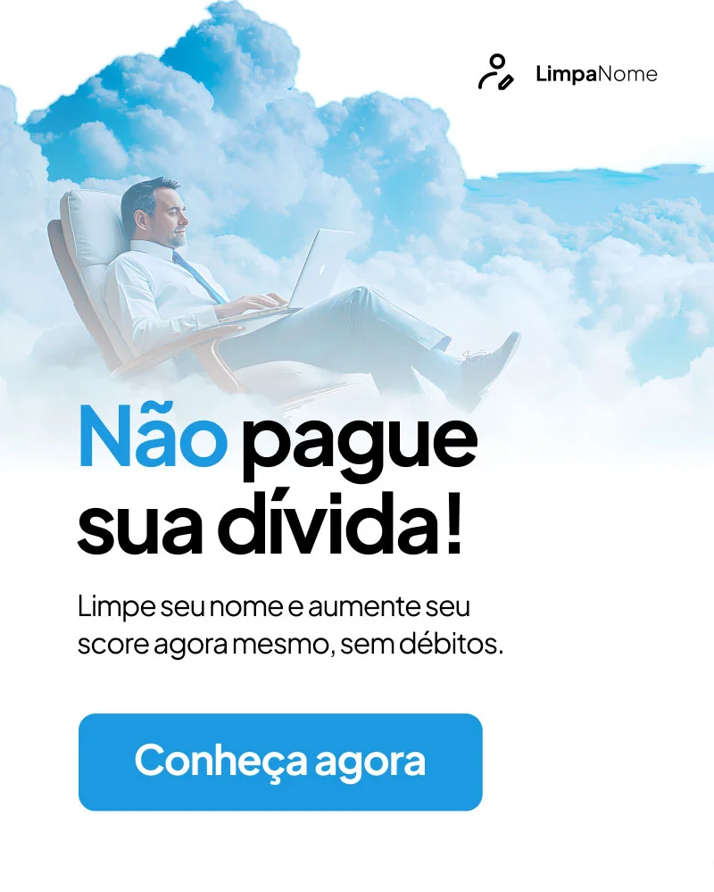 Homem relaxando em uma cadeira nas nuvens com laptop, promovendo melhoria de score sem dívidas